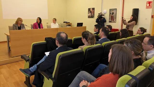 Jornada de formación para centros educativos de Huesca sobre protocolos de ideación suicida.