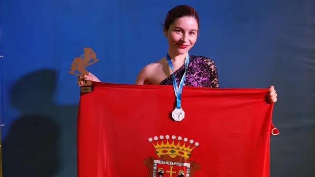 Ángela Martín-Mora, con la medalla de bronce lograda en el II Memorial María Olszewska.