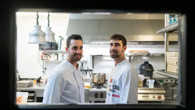 Adrián García y José Alberto Blasco, nuevos ganadores del concurso de cocineros de Aragón.