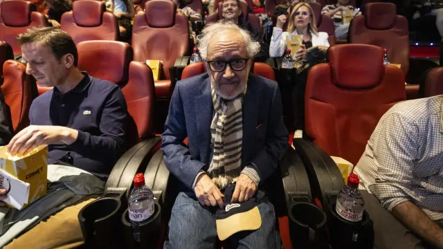 El cineasta Emilio Martínez-Lázaro, este lunes, en el pase de 'Un hípster en la España vacía' en los cines Grancasa de Zaragoza