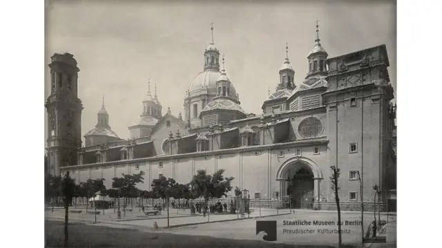 Plaza del Pilar en 1889.