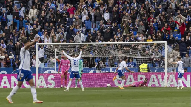 Gol de Azón al Tenerife en el partido de la jornada 33, cuando el Real Zaragoza ganó 3-1 a los canarios. Este fue el 2-1.