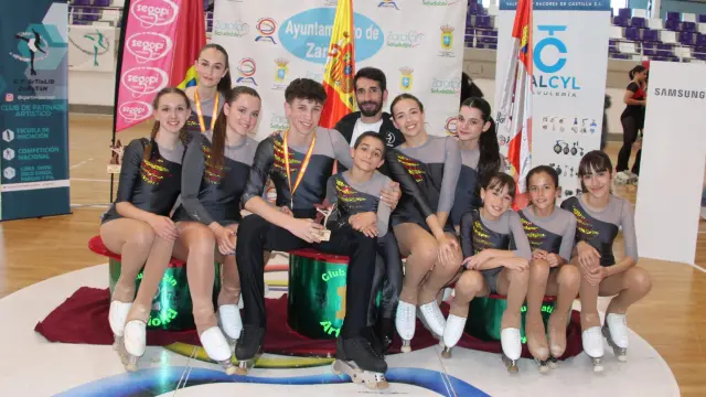 Los patinadores del Club Roller Dream Huesca, tras el VI Campeonato de España de patinaje artístico en línea.