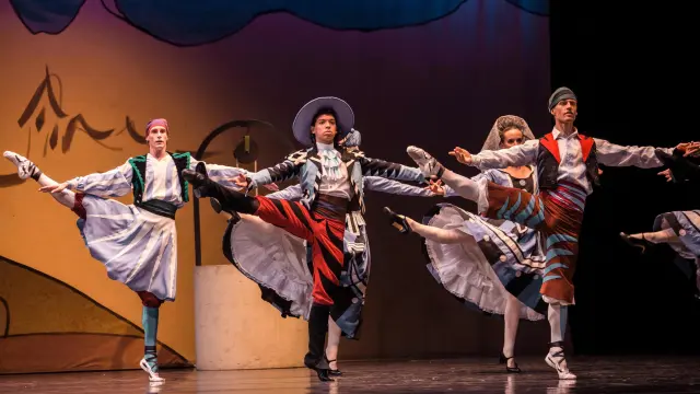 Puesta en escena reciente de la jota aragonesa del ballet 'El sombrero de tres picos', 2019.