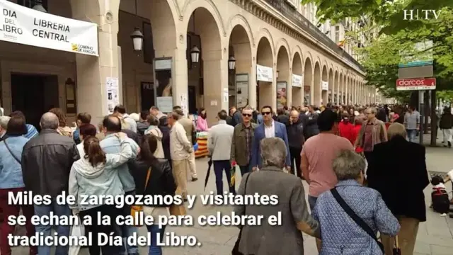 Miles de personas disfrutan del Día del Libro en Zaragoza
