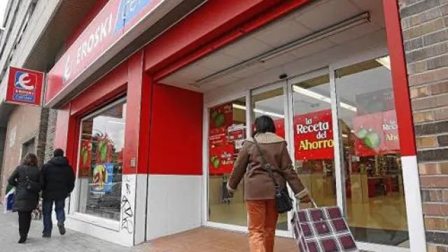 El supermercado Eroski Center de la calle de Ramón J. Sender de Huesca cerrará el próximo día 21 de enero