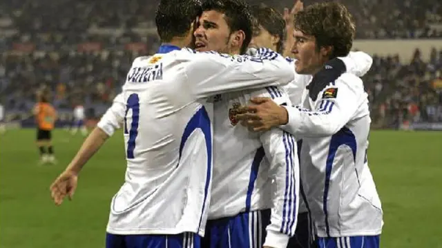 Los jugadores del Real Zaragoza celebran el gol de la victoria ante el Salamanca logrado por Braulio.