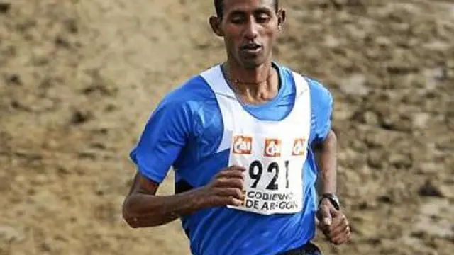 El eritreo Sium Kuflom no dio opción a sus rivales: salió como un tiro y ganó
