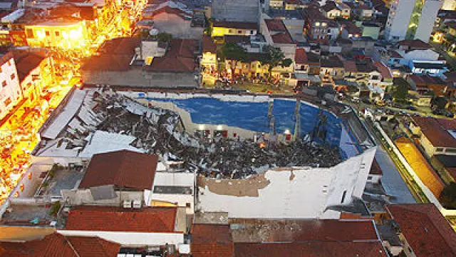 Imagen del edificio colapsado
