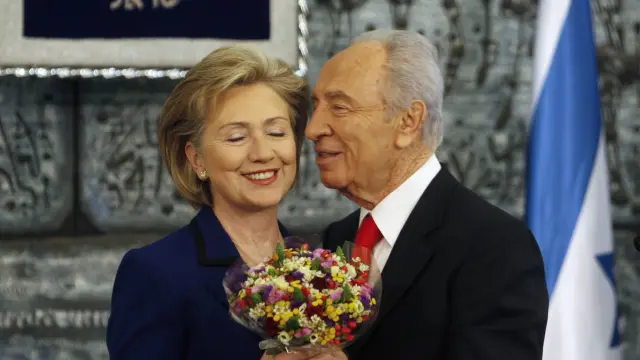 La secretaria de Estado norteamericana, Hillary Clinton, manifestó ante el presidente de Israel, Simón Peres