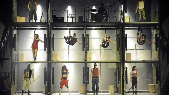 Una escena del espectáculo 'Momentum', que se representa en el Teatro Nuevo Apolo de Madrid.