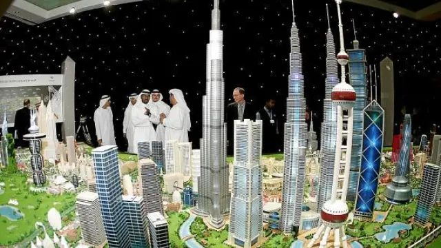 Exhibición de un macroproyecto turístico en Emiratos Árabes Unidos.
