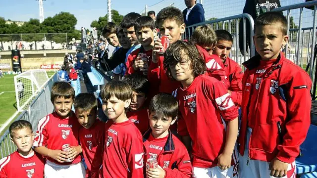 Algunos de los participantes ayer en el Torneo San Jorge de Fútbol-7, celebrado en la Ciudad Deportiva del Real Zaragoza.