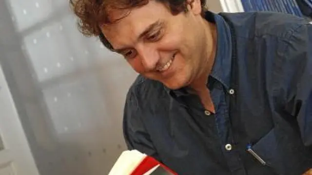 Villar presentó ayer su nueva novela en la Casa del Libro.