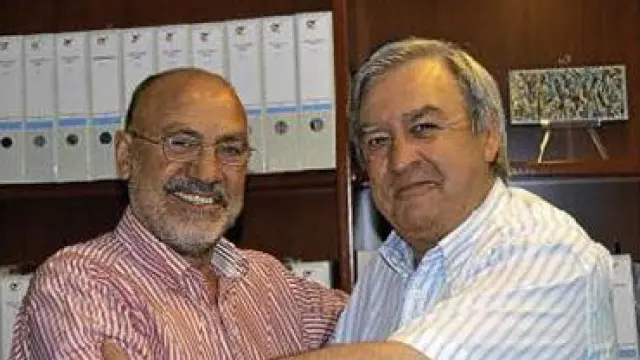 José Luis Mainar (izq.) y su antecesor Santiago Begué.
