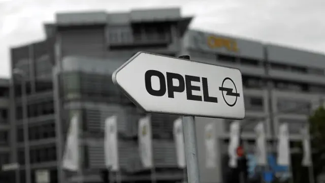 Un letrero de Opel, delante de la sede de la compañía en Rüsselsheim (Alemania).