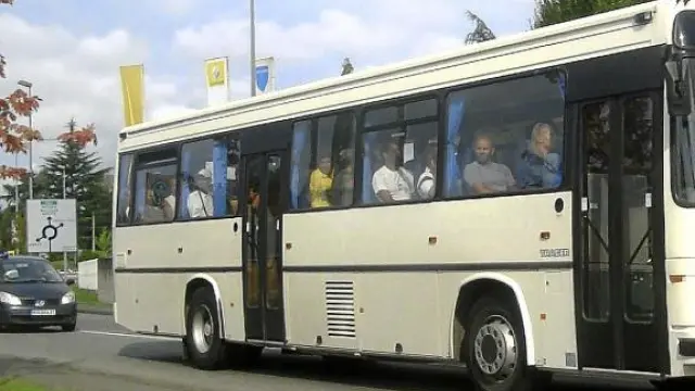 El autobús fue escoltado por dos vehículos de la Policía francesa hasta Canfranc.