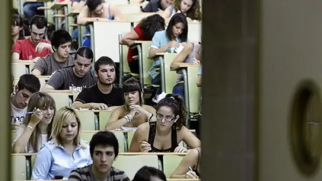 Siete de cada diez alumnos aragoneses terminan la ESO en el año que les corresponde