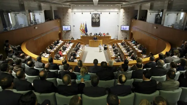 Pleno de las Cortes de Aragón, durante el debate