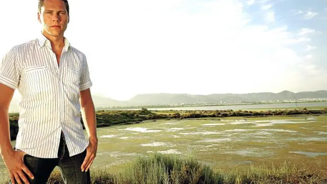 El holandés DJ Tiësto ha hecho un hueco en su apretadísima agenda para pinchar esta noche en Zaragoza.