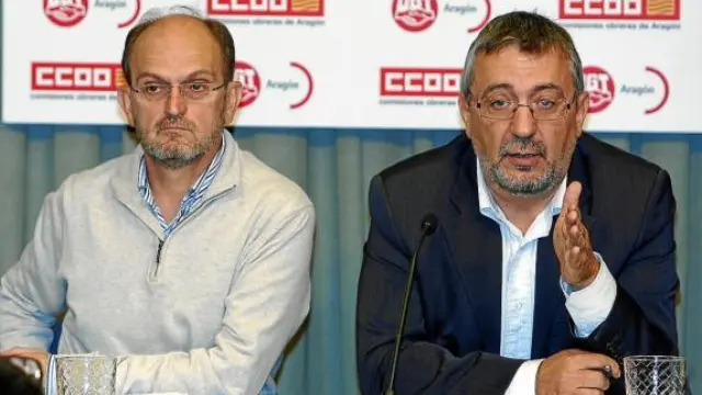 El secretario general de UGT Aragón, Julián Lóriz, y el de CC. OO. Aragón, Julián Buey, ayer.