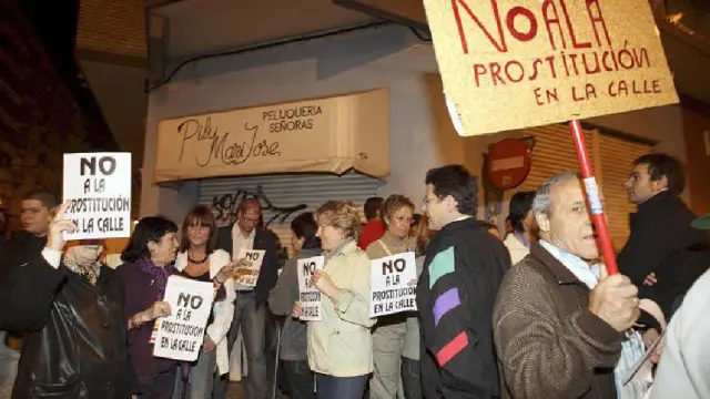 Grupos de vecinos ocuparon las esquinas para protestar contra la prostitución callejera