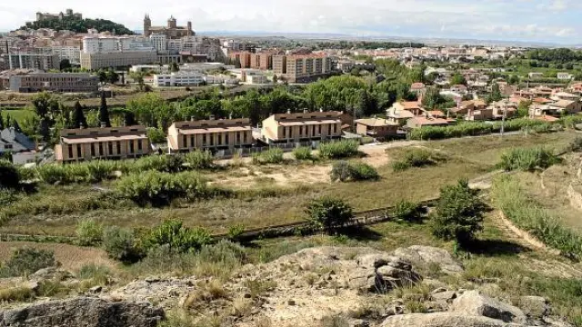 Panorámica de la ladera de Cantagallos en Alcañiz, lugar donde está previsto levantar el Hospital.