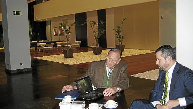 Romero se entrevista con el director del hotel Diagonal Plaza, José Antonio Pinilla.