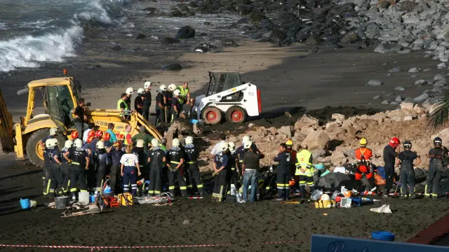 Dos mujeres fallecidas y varios sepultados en un desprendimiento de rocas en Tenerife