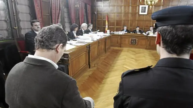 Santiago Mainar instantes antes de que diera comienzo la cuarta sesión del juicio que se sigue en la Audiencia Provincial de Huesca