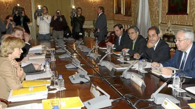 En la imagen, Elana Salgado y José Ángel Biel copresidiendo la primera comisión bilateral