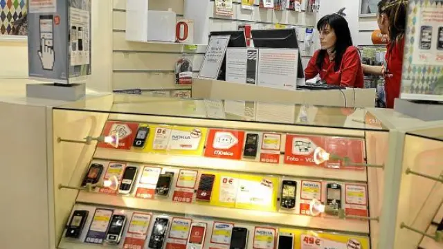 Los teléfonos inteligentes incrementan sus ventas, ya que permiten ahorrar con sus aplicaciones
