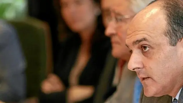 Tomás García Montes, en primer plano, el día de su presentación como nuevo director general de la CAI, en 2005