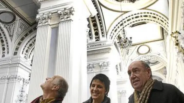 Antonio López, María Luisa Safont y Julio López, en el Pilar
