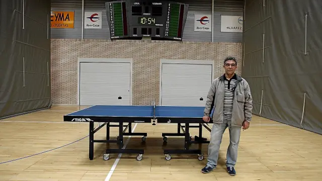 José Antonio Escota, padre de una jugadora de tenis de mesa, en las instalaciones de Helios