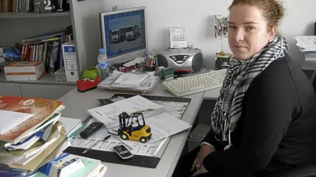 Cristina Camín, en la sede de su empresa de transporte, en Zaragoza.
