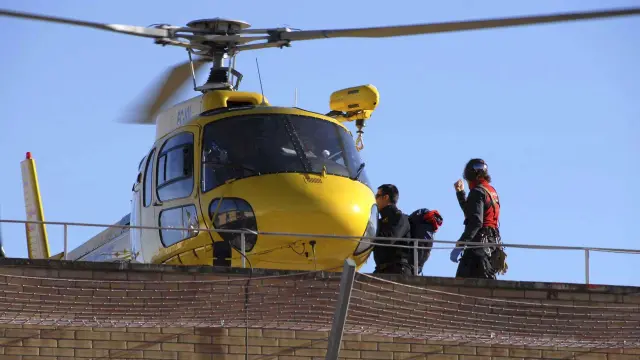 Un helicóptero de rescate colaboró en las tareas de evacuación de los cuerpos