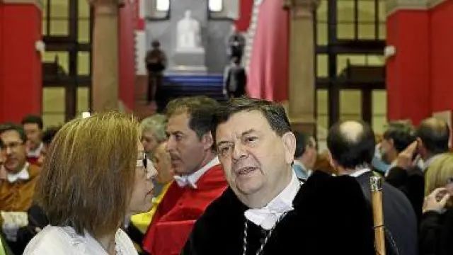 La consejera y el rector, en la celebración del día de San Braulio.