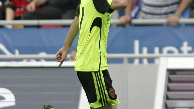 Lafita dedica el gol de Tenerife a su futuro hijo, que nacerá en junio.
