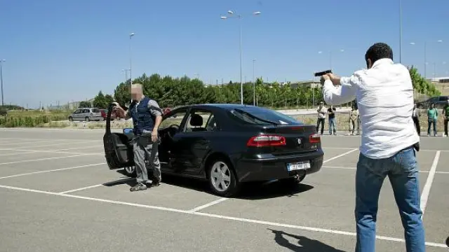 Prácticas de los escoltas del Cuerpo Nacional de Policía en el campus Río Ebro