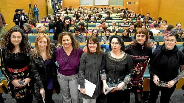 Natalia Pérez, V. Calavia, Palmira Vélez, F. Guérineau, Amparo Bella, Carmen Ferrer y Mari R. Gallego