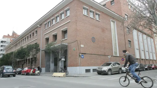 Fachada del colegio de San Viator en Huesca