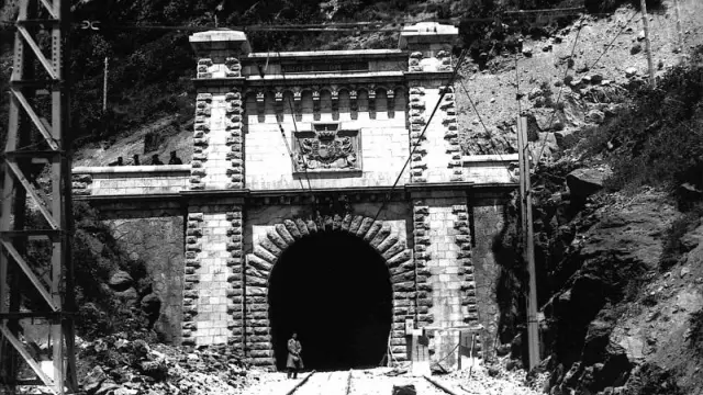Boca del túnel ferroviario de Canfranc. 1928