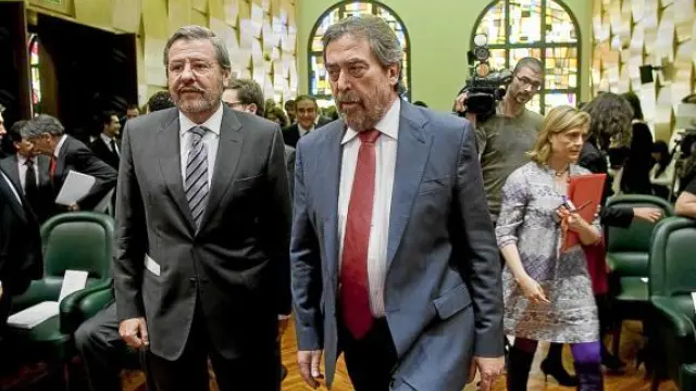 A la izda., José Longás, de BSH Electrodomésticos España y el alcalde, Juan Alberto Belloch.