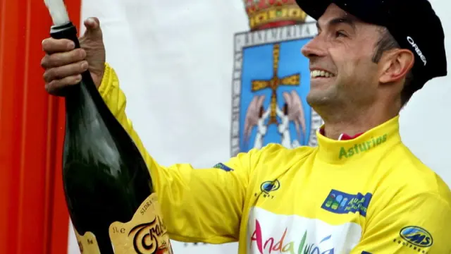 El ciclista aragonés descorcha el champán como líder