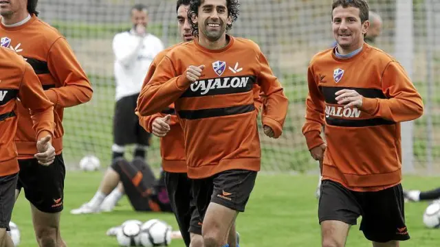 Paco Gallardo, en el centro de la imagen, durante un entrenamiento con el equipo azulgrana.