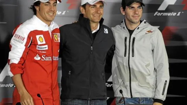 Alonso, De la Rosa y Alguersuari posan durante la rueda de prensa de ayer.
