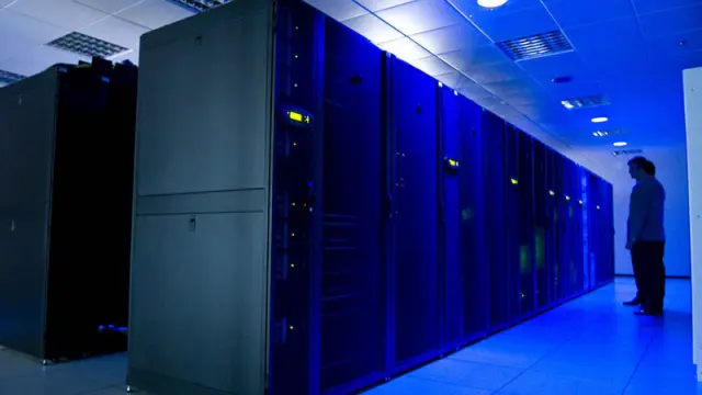 El CSI cuenta con más 100 servidores que prestan servicio a 12.000 estaciones de trabajo