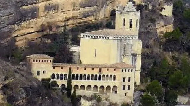 Vista de la basílica de la Virgen de la Peña de Graus.