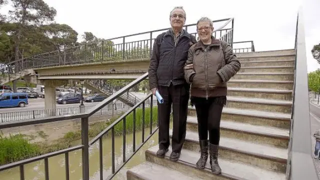 Javier Grassa y Carmen Lapeña, de la Asociación de vecinos Venecia-Montes de Torrero.